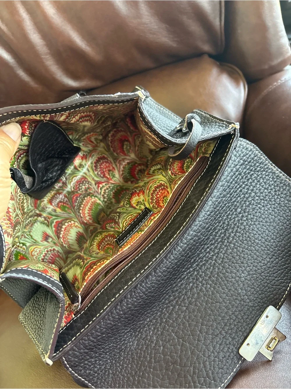 Dooney&Bourke Pebbled Leather Top Flap Closure Black Satchel Medium Bag J650614